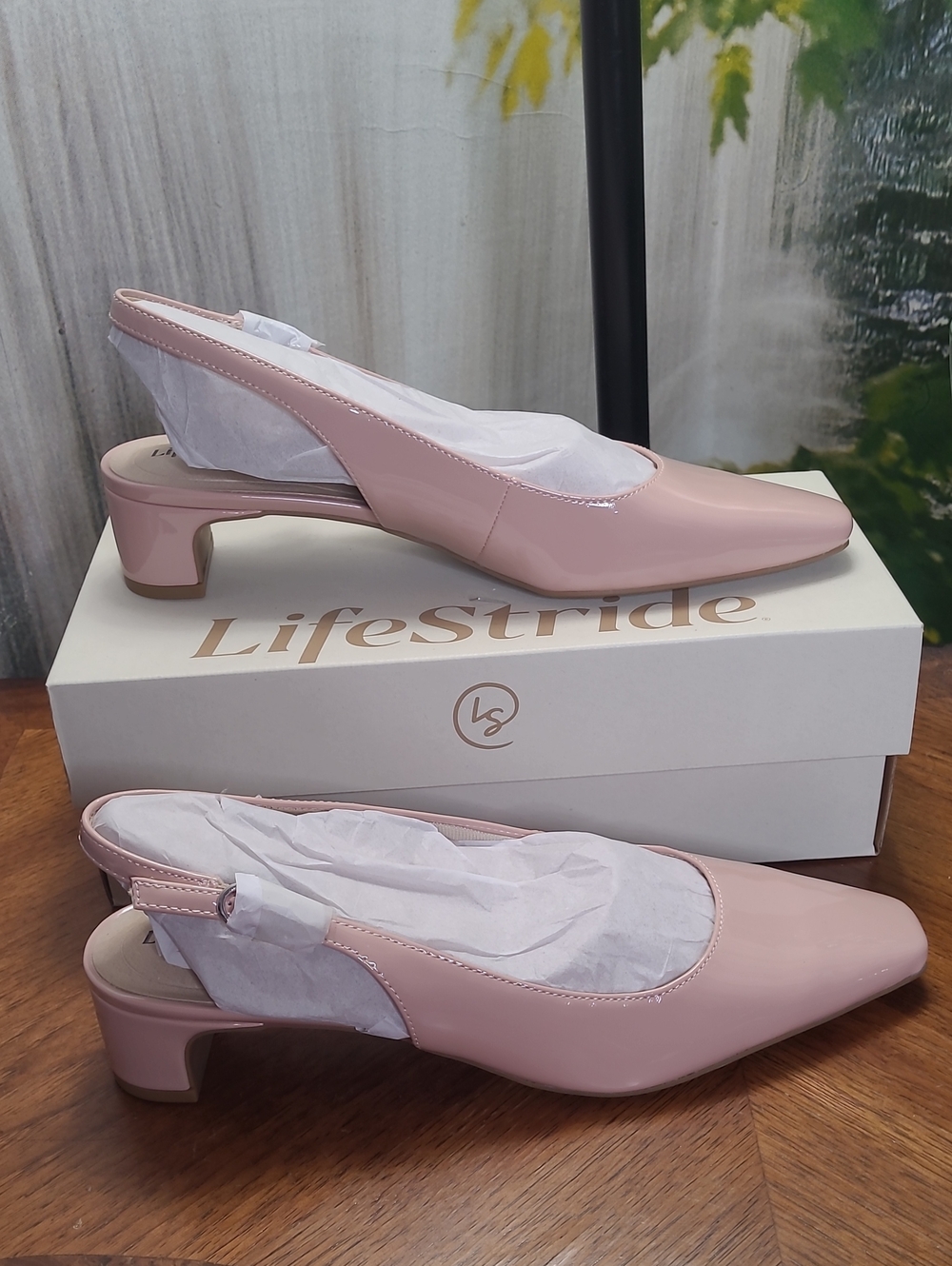 New in box! Life Stride Lorena Women 8.5 Blush Patent Slingback Block Heel Pumps